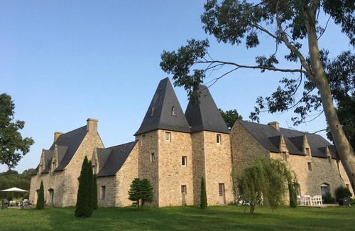 Combourg House | Experience Manoir de Pléac: Pet-Friendly Gîtes & Pool