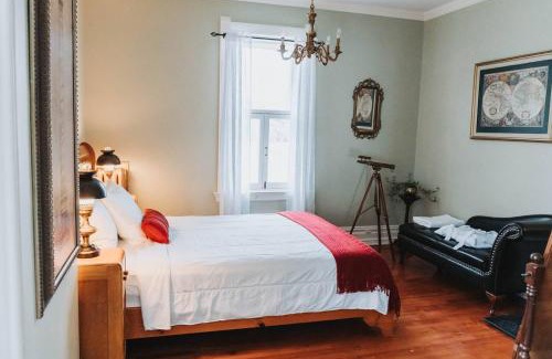 Mauricie Bed & Breakfast | Child-Friendly Manoir Des Curiosités with 9.2/10 Guest Rating