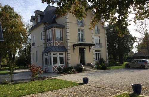 Yvre-l'Eveque Bed & Breakfast | Experience Manoir des Logis: Oceanfront Spa Retreat