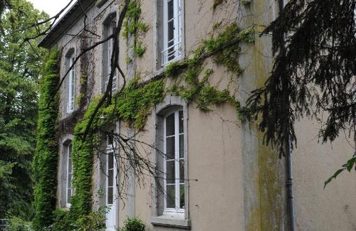 Yvre-l'Eveque Bed & Breakfast | Discover Manoir des Turets: Oceanfront Bliss & Family-Friendly