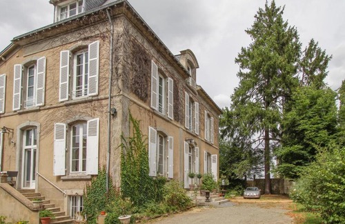 Yvre-l'Eveque Bed & Breakfast | Discover Manoir des Turets: Oceanfront Bliss & Family-Friendly