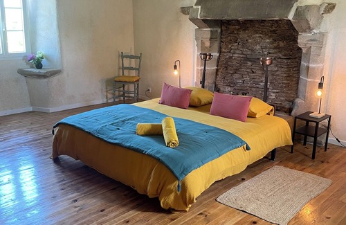 Lanneanou House | Historic Manoir with Tennis Court and Private Pond Retreat
