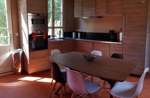 Les Baux-Sainte-Croix House | Elegant Manoir du Chambellan: Child-Friendly & Reviewed 9.2
