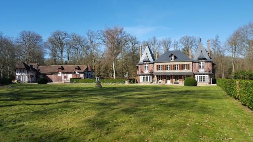 Les Baux-Sainte-Croix House | Elegant Manoir du Chambellan: Child-Friendly & Reviewed 9.2