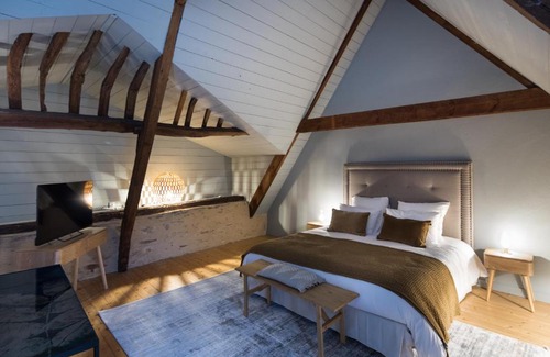 Malansac Bed & Breakfast | Elegant Manoir du Vau d'Arz with Pool and Ocean Views