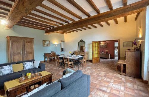 Colombiers House | Historic Manoir du XVème Siècle: Family-Friendly Retreat