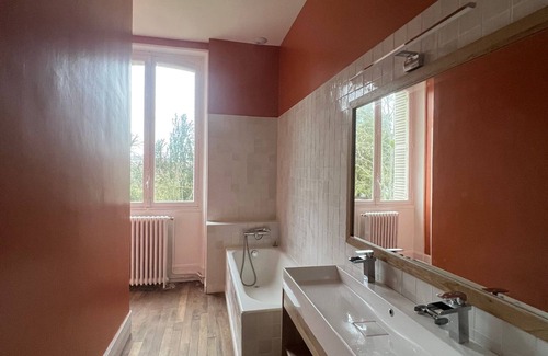 Chateaudun Other | Manoir en Centre Ville: Relaxing Retreat with Family Amenities