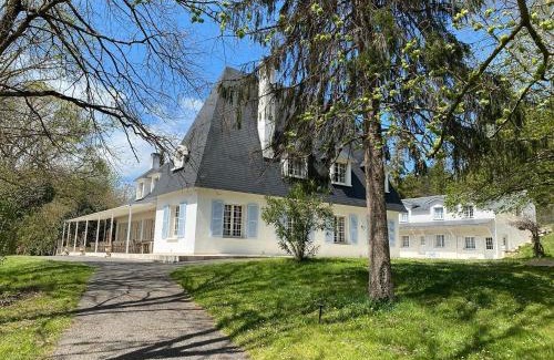 Mirepoix House | Elegant Manoir & Apartments with Pool in Mirepoix