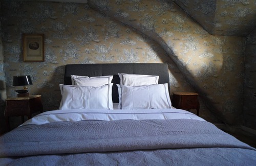 Bourre Bed & Breakfast | Manoir de la Salle du Roc, near Chenonceau, Louise room