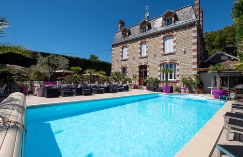 Vitry-le-Francois Cottage | Discover Manoir François 1er Primevere with Ocean Views