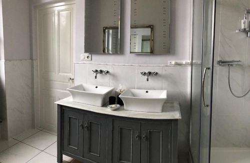 Coteaux-sur-Loire Bed & Breakfast | Discover Manoir la Rumillette: Oceanfront Bliss Awaits