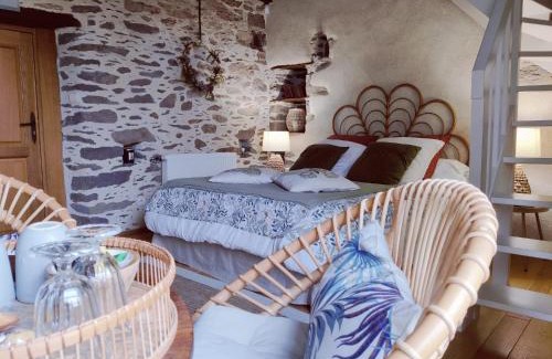 Guichen Bed & Breakfast | Exceptional Manoir le Courtillon: Family-Friendly Escape