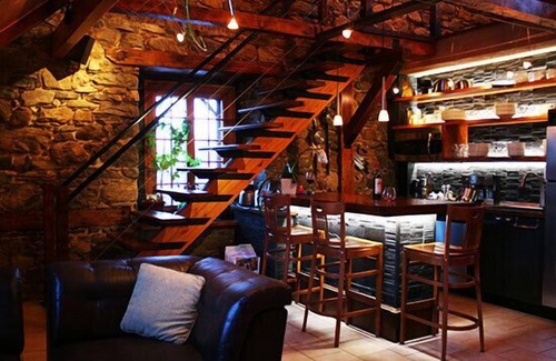 Marieville Hotel | Discover Manoir Ramezay: Family-Friendly with Breakfast