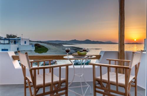 Milos House | Relax at Manolis And Filio Home - By The Sea, 4-Star Retreat