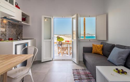 Milos House | Relax at Manolis And Filio Home - By The Sea, 4-Star Retreat