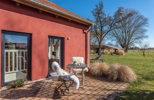 Luedersburg Apartment | Pet-Friendly Apartment 7 at Manor Bockelkathen - Rated 8.8