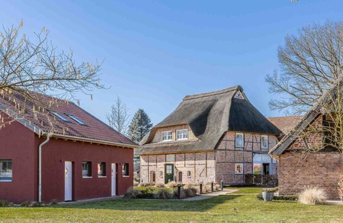 Luedersburg Apartment | Pet-Friendly Apartment 7 at Manor Bockelkathen - Rated 8.8