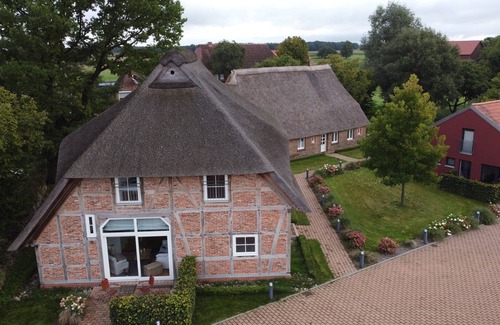 Luedersburg Apartment | Ideal Family Retreat at Manor Bockelkathen - Apartment 8
