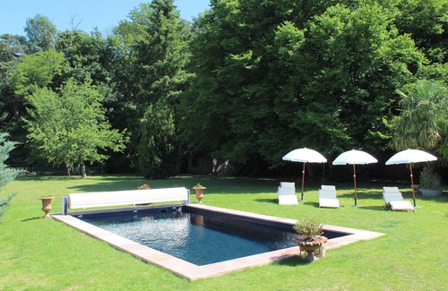 Cuisery House | Unwind at Manor Bressan: Guest Rated 9.8 with Ocean Views