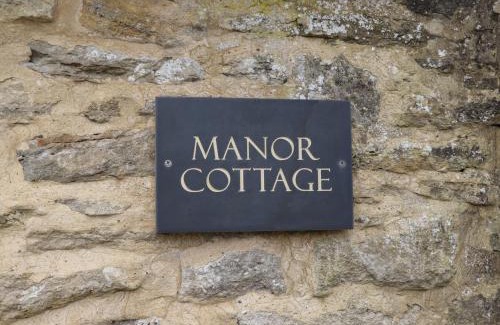 Ampney Crucis House | Delightful Manor Cottage: Pet and Child Friendly Retreat
