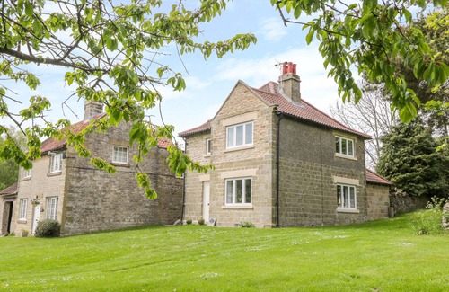 Levisham House | Welcoming Manor Cottage: Pet Friendly with Breakfast & Kitchen