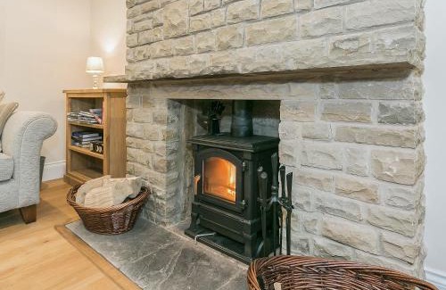 Litton House | Elegant Manor Cottage: 5-Star Pet and Child Friendly Stay