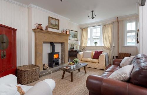 Egton House | Manor Cottage: 4-Star Stay with Pet-Friendly Amenities