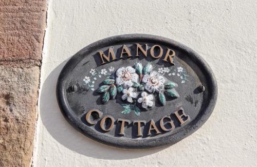 Akeld House | Charming Manor Cottage: Family and Pet-Friendly Retreat