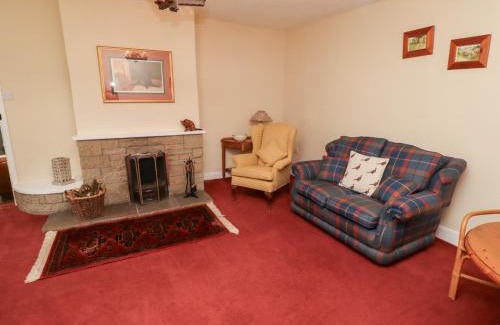 Akeld House | Charming Manor Cottage: Family and Pet-Friendly Retreat