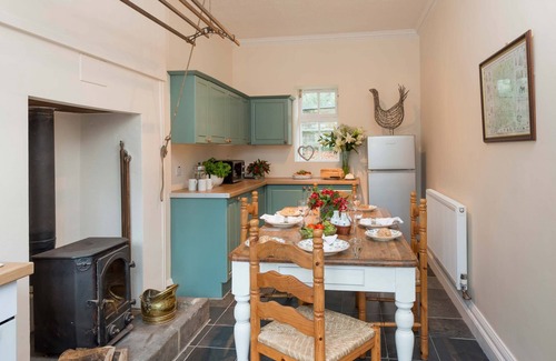Egton Cottage | Cozy Manor Cottage: Pet-Friendly Escape in Egton