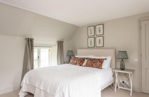 Maiden Newton House | Family-Friendly Getaway at Manor Farmhouse