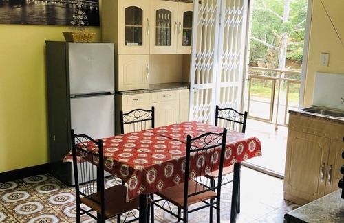 Berea Apartment | Cozy Manor Holiday Home with Complimentary Breakfast