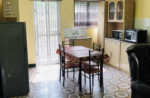 Berea Apartment | Cozy Manor Holiday Home with Complimentary Breakfast