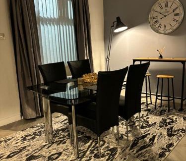 Belfast House | Family-Friendly Manor House with Great Guest Rating