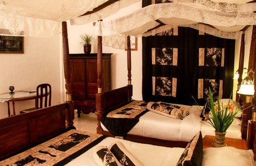 Harispattuwa Hotel | Explore Manor House in Kandy: Pool, Spa & Family-Friendly