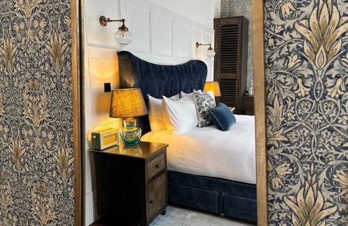 Ainley Top Hotel | Premier Manor House Lindley: Top-Rated Stay with Dining