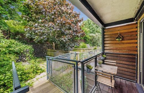 Harringay Apartment | Explore Manor House Studios: Family & Pet-Friendly Escape