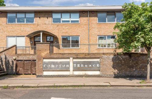 Harringay Apartment | Explore Manor House Studios: Family & Pet-Friendly Escape