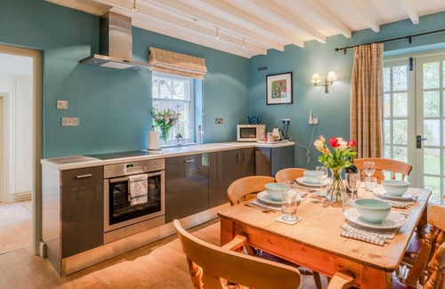 Paxford Cottage | Cozy Manor Lodge Cottages: Perfect for Family Getaways