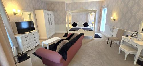 High Wych Hotel | Experience Manor Of Groves: Golf, Spa & Family-Friendly Fun