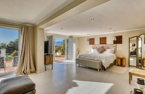 Gordons Bay Central House | Oceanfront Retreat: Manor on the Bay with Pool & Dining