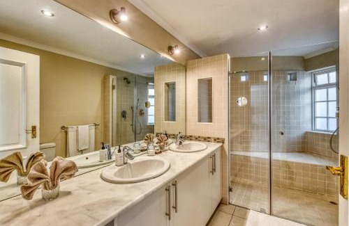 Gordons Bay Central House | Oceanfront Retreat: Manor on the Bay with Pool & Dining