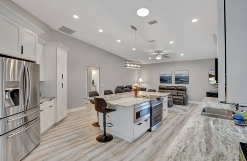 Palm Harbor House | Discover Manor on the Canal: Pool, Hot Tub & Ocean Views