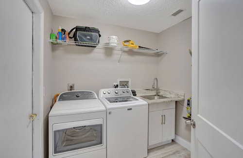 Palm Harbor House | Discover Manor on the Canal: Pool, Hot Tub & Ocean Views