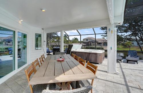Palm Harbor House | Relaxing Escape at Manor on the Canal with Ocean Views