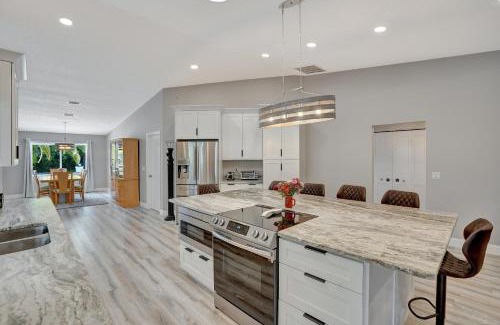 Palm Harbor House | Relaxing Escape at Manor on the Canal with Ocean Views