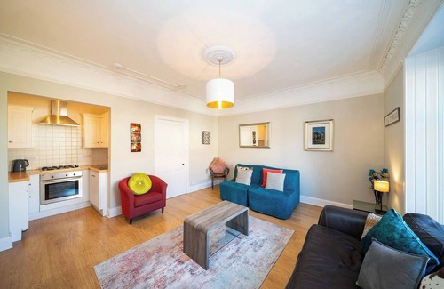 Broughty Ferry Apartment | Manor Place - Ideal for Families with Breakfast & Kitchen