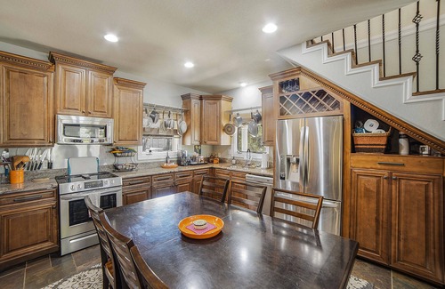 Austin House | Manor: Secluded Escape with Spa and Hot Tub Amenities