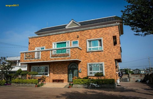 Houli House | Family-Friendly Manor with Great Guest Ratings