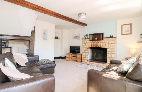 North Luffenham House | Pet-Friendly Manor View: A Budget Haven for Travelers